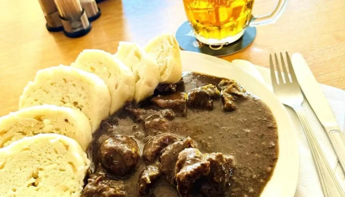 Pohostinstvi Sokolovna Jidlo A Piti - Velvarská 300