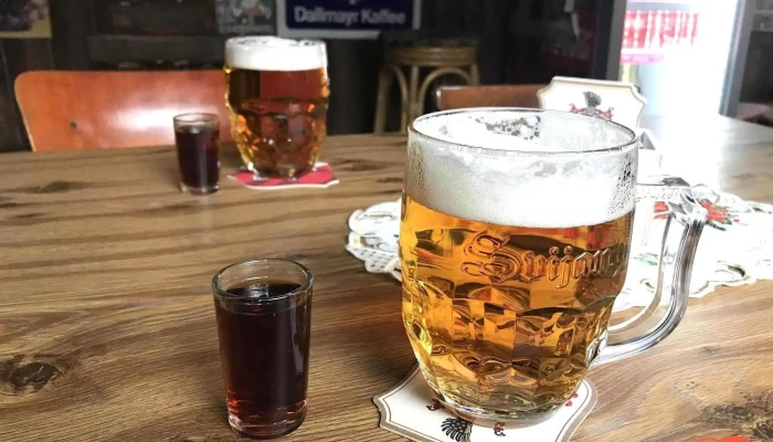 Posezeni U Kotvy Jidlo A Piti - Sázava