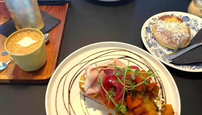 Prostor Kavarna A Bistro Jidlo A Piti - Nám. Mezi Šenky 120