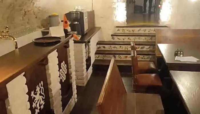 Restaurace A Bar Modra Hvezda Vzhled A Atmosfera - Legionářů 50
