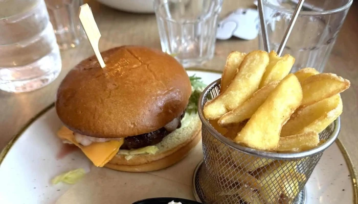 Restaurace A Kavarna Cafe Della Porta Oteviraci Doba - Nám. 5. Května 3