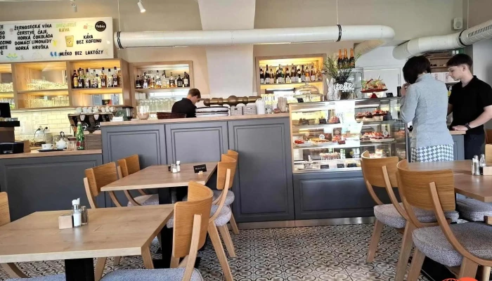 Restaurace A Kavarna Cafe Della Porta Vzhled A Atmosfera - Nám. 5. Května 3