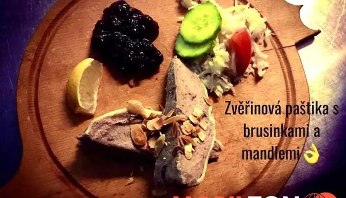 Restaurace A Penzion Pod Draci Skalou Jidlo A Piti - Karlštejn