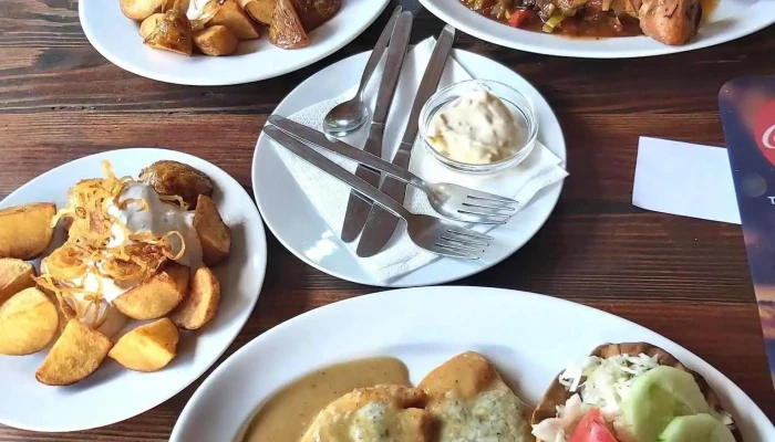 Restaurace A Penzion Pod Draci Skalou Patatas Bravas - Karlštejn