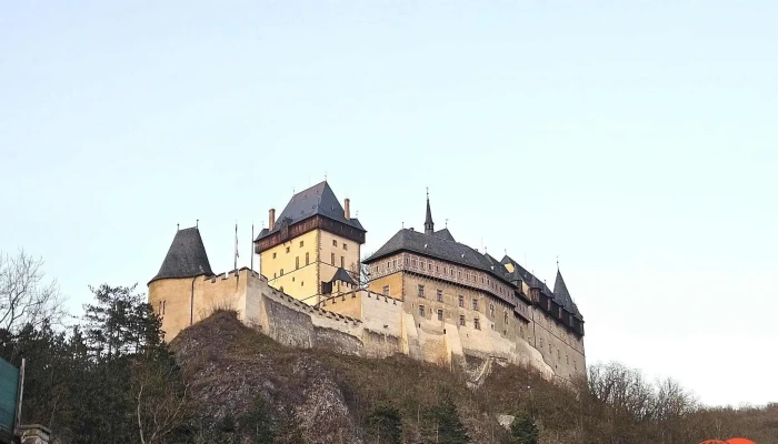 Restaurace A Penzion Pod Draci Skalou Statni Hrad Karlstejn - Karlštejn
