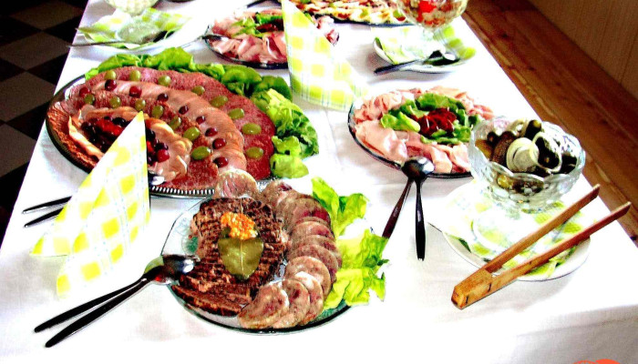 Restaurace A Penzion Pod Rozhlednou -  Jidlo A Piti - Sněžník