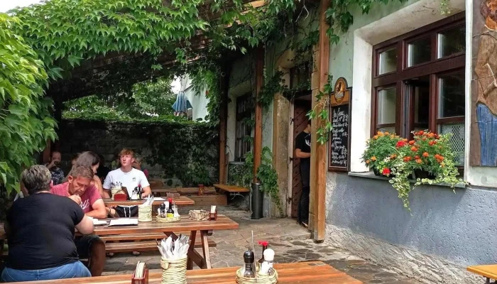 Restaurace A Penzion U Hajku Vse - Masarykovo Nám. 10