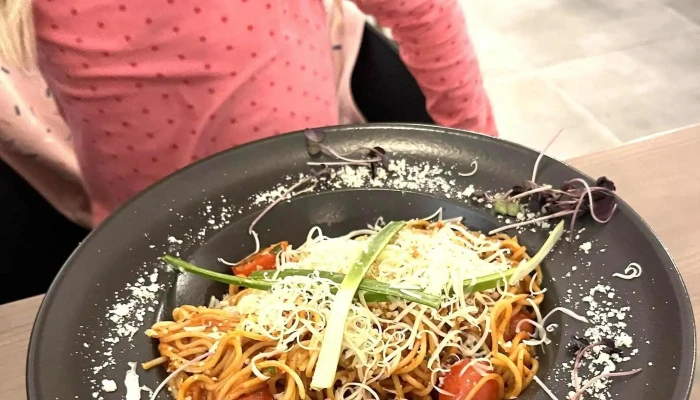 Restaurace A Selfie Cafe Zarovka Jak Se Dostat - Náměstí J. A. Alise 235