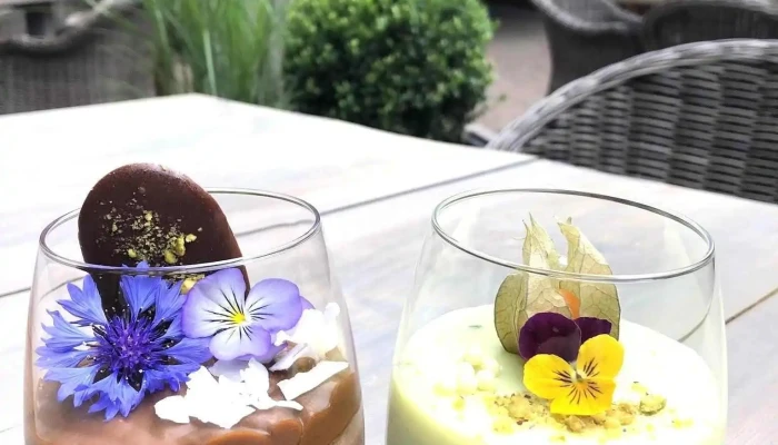 Restaurace A Selfie Cafe Zarovka Panna Cotta - Náměstí J. A. Alise 235