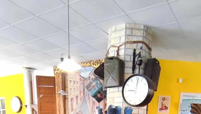 Restaurace A Veteran Muzeum Telefon - Podlesí