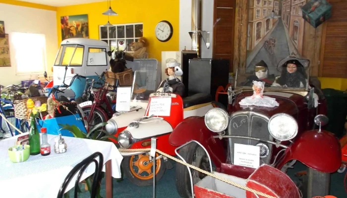 Restaurace A Veteran Muzeum Vzhled A Atmosfera - Podlesí