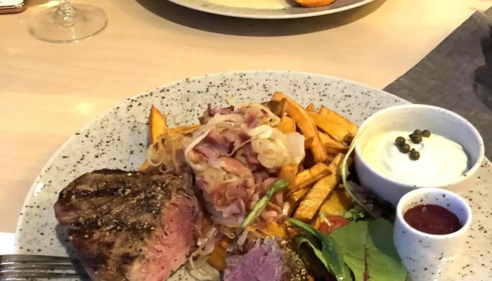 Restaurace Amadeus -  Oteviraci Doba - Sadová 829