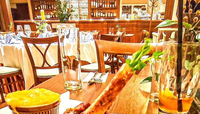 Restaurace Atrium -    Hejtmansky Dvur Slany Telefon - Masarykovo Nám. 114