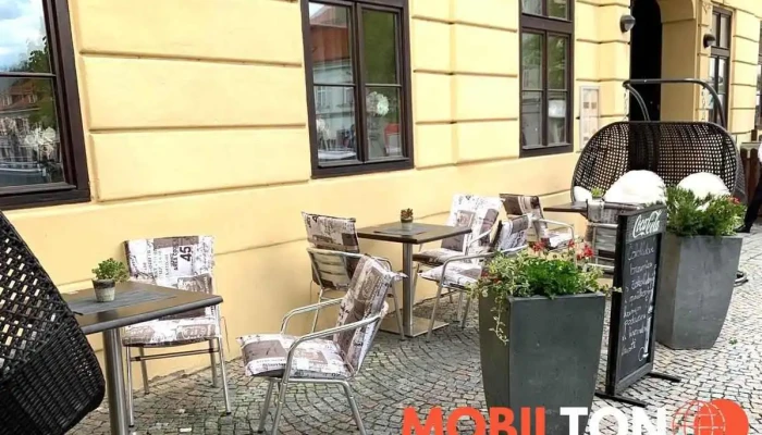 Restaurace Atrium -    Hejtmansky Dvur Slany Vzhled A Atmosfera - Masarykovo Nám. 114