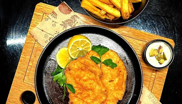 Restaurace Baltaci Napajedla -    Otevrena Jako No 212 Vice Na Wwwno212cz Hranolky - Masarykovo Nám. 212