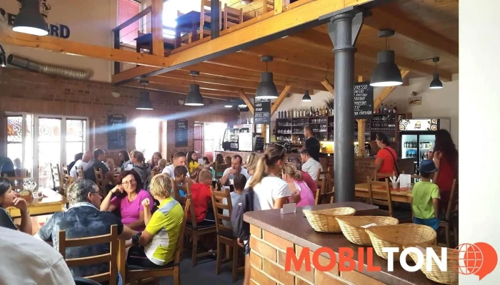 Restaurace Bernard Neveklov -  Vzhled A Atmosfera - Nám. Jana Heřmana 102