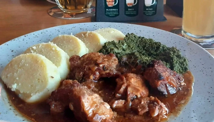 Restaurace Beroun Cesky Dvur Beroun Obedy Vecere Beroun Jak Se Dostat - Centrum