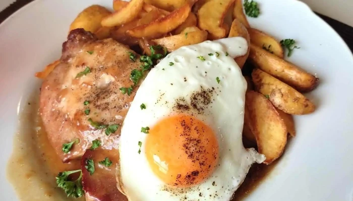 Restaurace Cerny Orel Jidlo A Piti - Mladoboleslavská 33