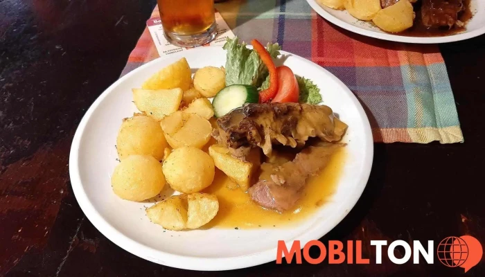 Restaurace Cerny Orel Jidlo A Piti - Husovo Nám. 120