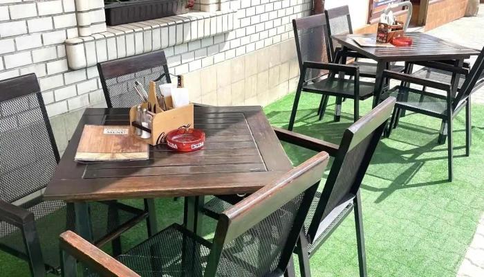 Restaurace Cerny Orel Vzhled A Atmosfera - Husovo Nám. 120