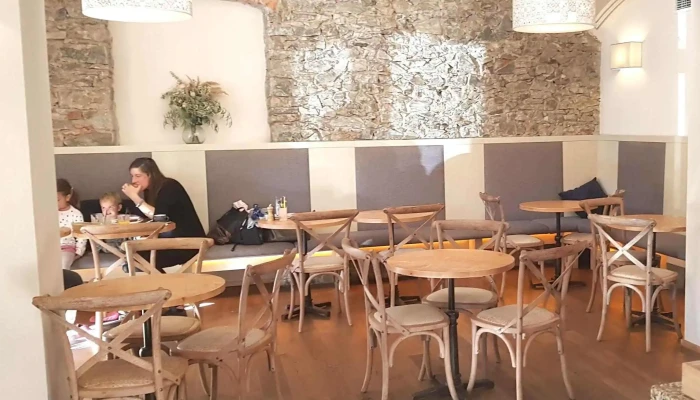 Restaurace Corso -  Hledam - Nám. Krále Jiřího Z Poděbrad 2