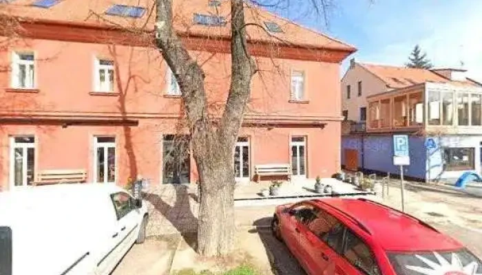 Restaurace Corso -  Street View A 360deg - Nám. Krále Jiřího Z Poděbrad 2