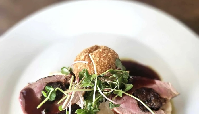 Restaurace Esme Instagram - Lhotecká 1535