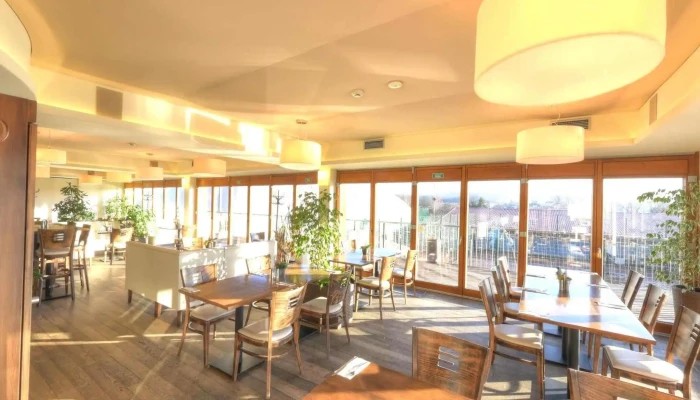 Restaurace Esme Street View A 360deg - Lhotecká 1535