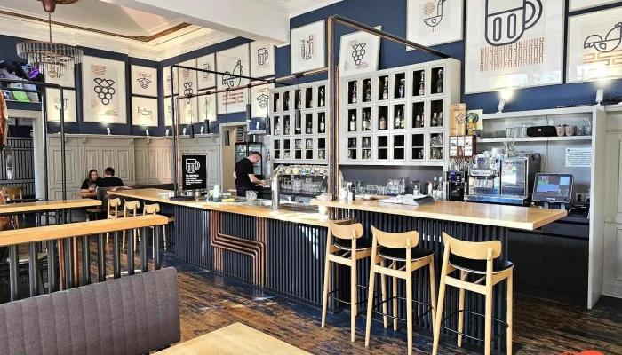Restaurace Hladinka -  Vzhled A Atmosfera - Nám. Svobody 1460