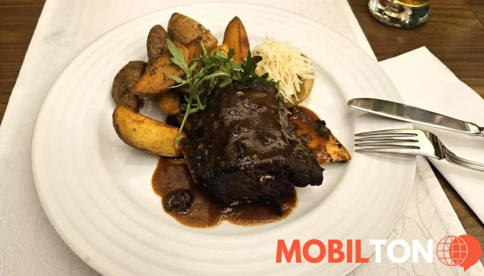 Restaurace Hotel Golfi -  Jidlo A Piti - Na Kopečku 595
