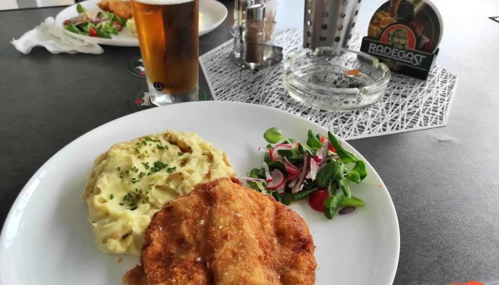 Restaurace Kavarna Kvetna Jidlo A Piti - Strání-květná
