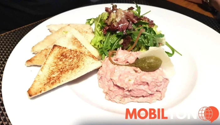 Restaurace Konirna Jidlo A Piti - Dlouhá Lhota