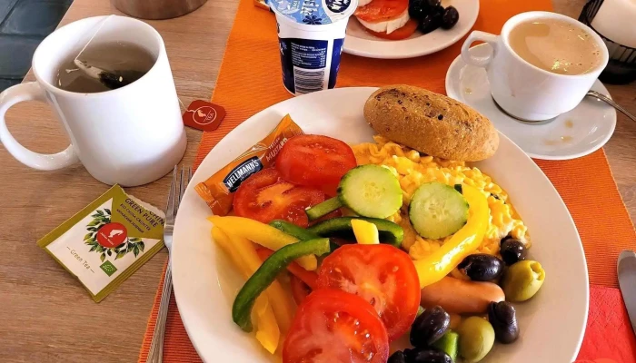 Restaurace Lipa Jidlo A Piti - Pražská 278/4