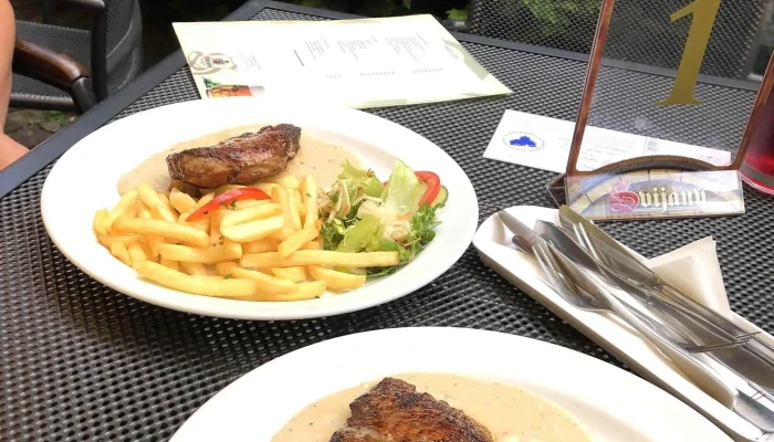 Restaurace Majeruv Dvur Jak Se Dostat - Nerudova 141