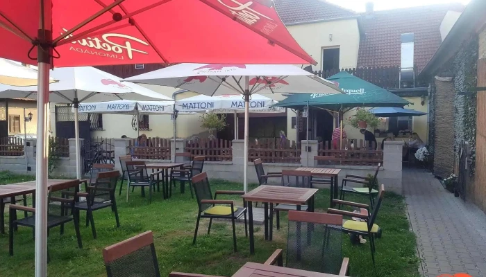 Restaurace Musketyr Vzhled A Atmosfera - Boleslavská 63