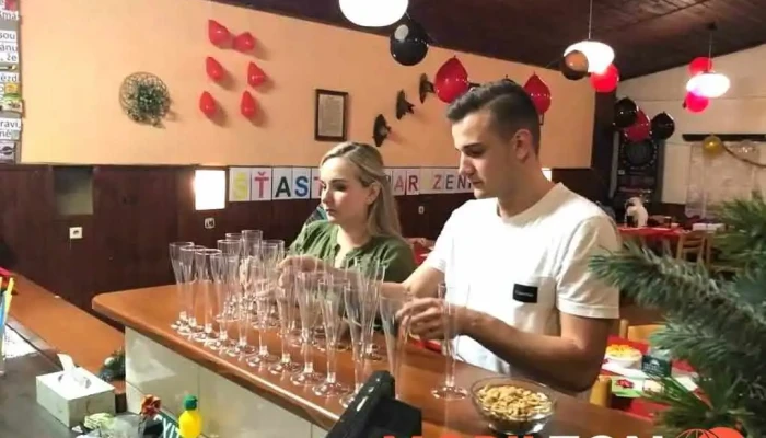 Restaurace Na Baste Vzhled A Atmosfera - Veltruby-kolín 2