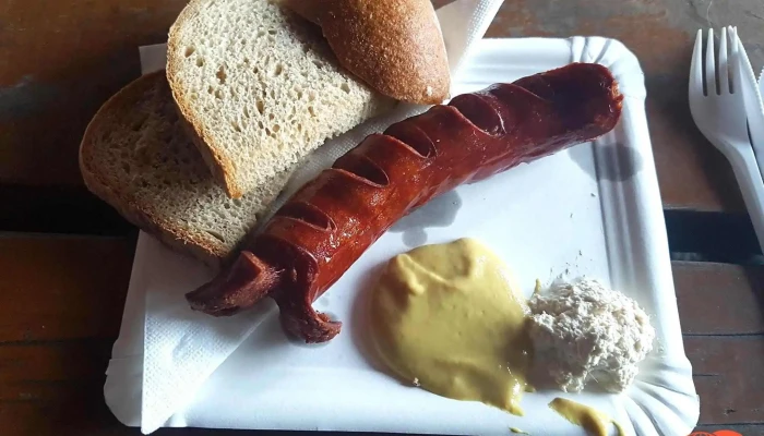 Restaurace Na Camrde Uzenina - Opletalova 7