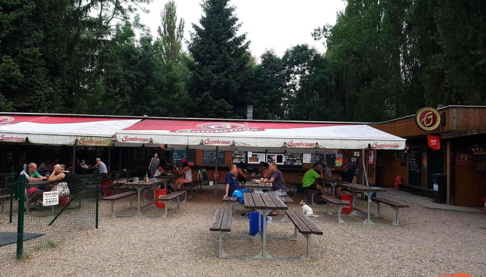 Restaurace Na Camrde Vzhled A Atmosfera - Opletalova 7