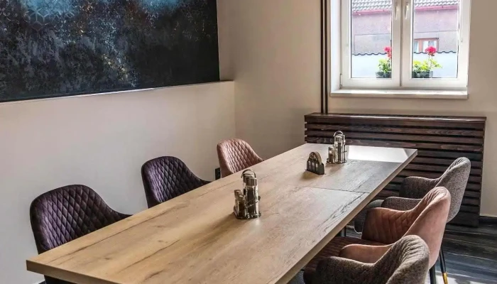 Restaurace Na Garazich Od Vlastnika - Kročehlavy