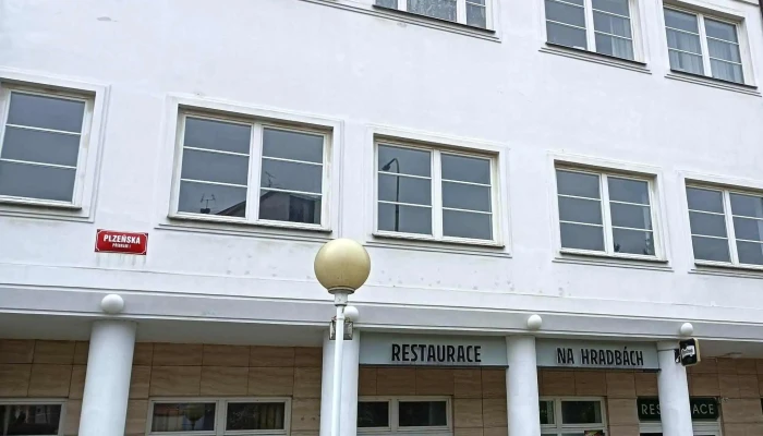 Restaurace Na Hradbach Videa - Plzeňská 134