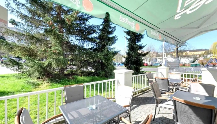 Restaurace Na Hradbach Vzhled A Atmosfera - Plzeňská 134
