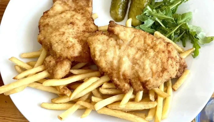 Restaurace Na Jizdarne Jidlo A Piti - Polabec