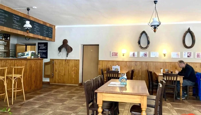 Restaurace Na Jizdarne Vzhled A Atmosfera - Polabec