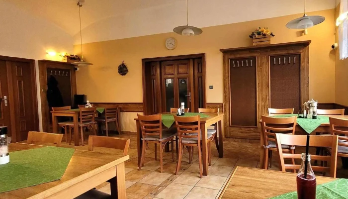 Restaurace Na Knizeci Nam Miru 23 - Nám. Míru 23