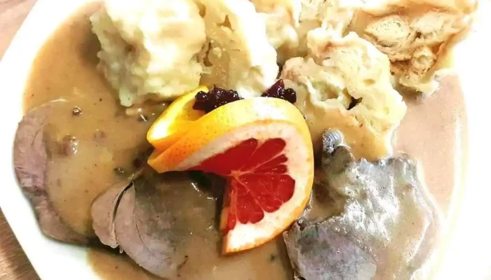 Restaurace Na Ostrove Svickova Na Smetane - Nábřežní 74