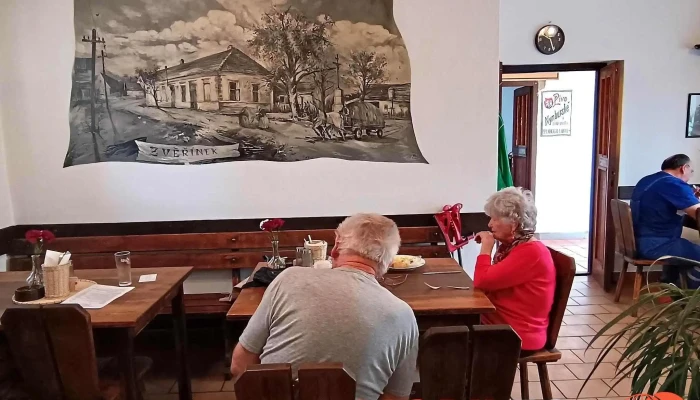 Restaurace Na Rozcesti Vzhled A Atmosfera - Nymburská 10