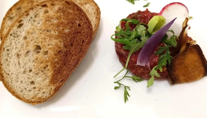 Restaurace Na Tvrzi -  Adresa - Nám. Komenského 162