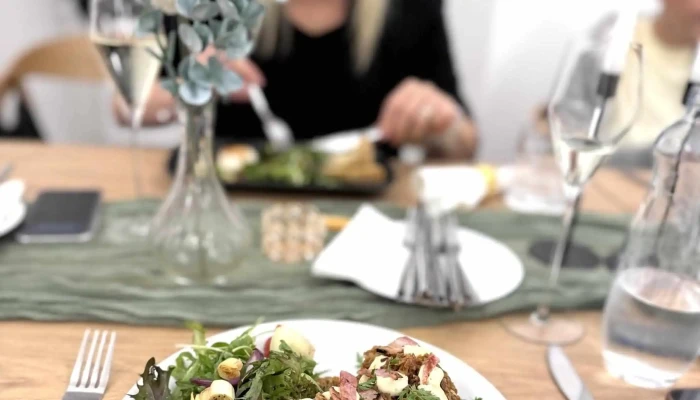 Restaurace Na Tvrzi -  Restaurace - Nám. Komenského 162