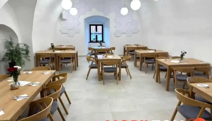 Restaurace Na Tvrzi -  Vzhled A Atmosfera - Nám. Komenského 162