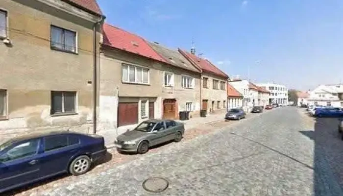 Restaurace Nostalgie -    U Hrncire Street View A 360deg - Pražská 102